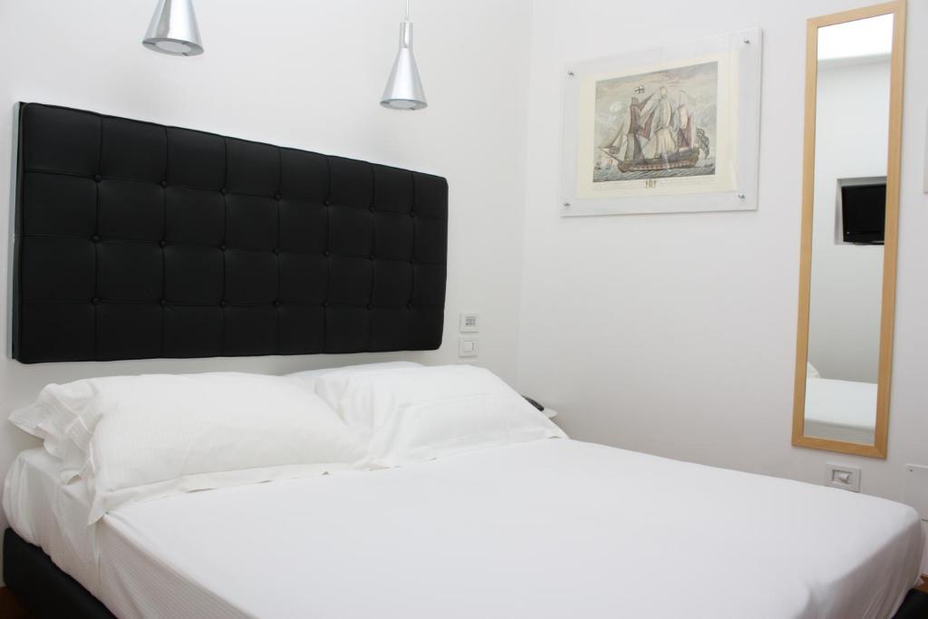 Hotel Del Conte Фонди Номер фото