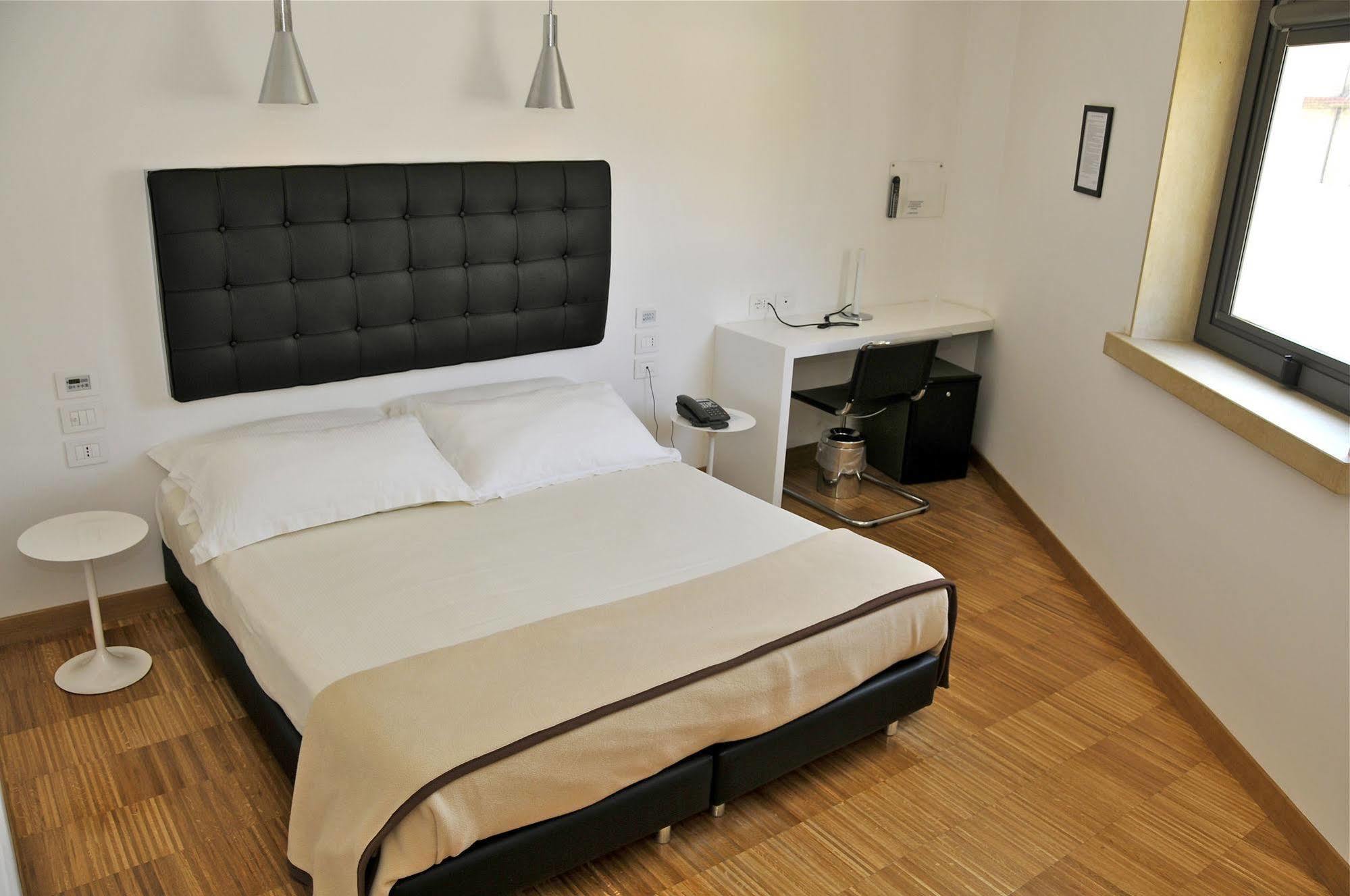 Hotel Del Conte Фонди Экстерьер фото