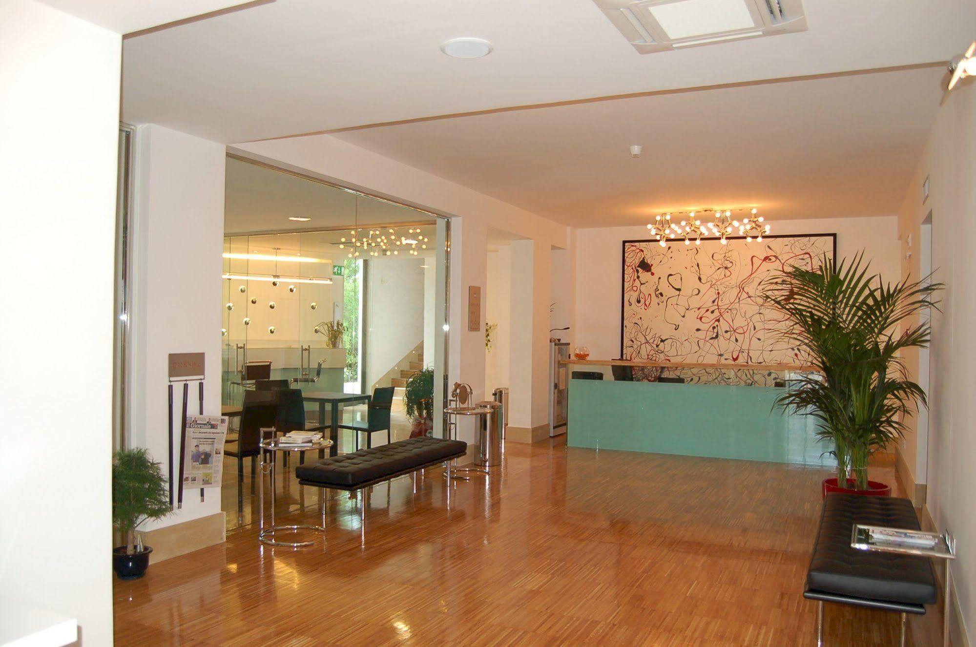 Hotel Del Conte Фонди Экстерьер фото
