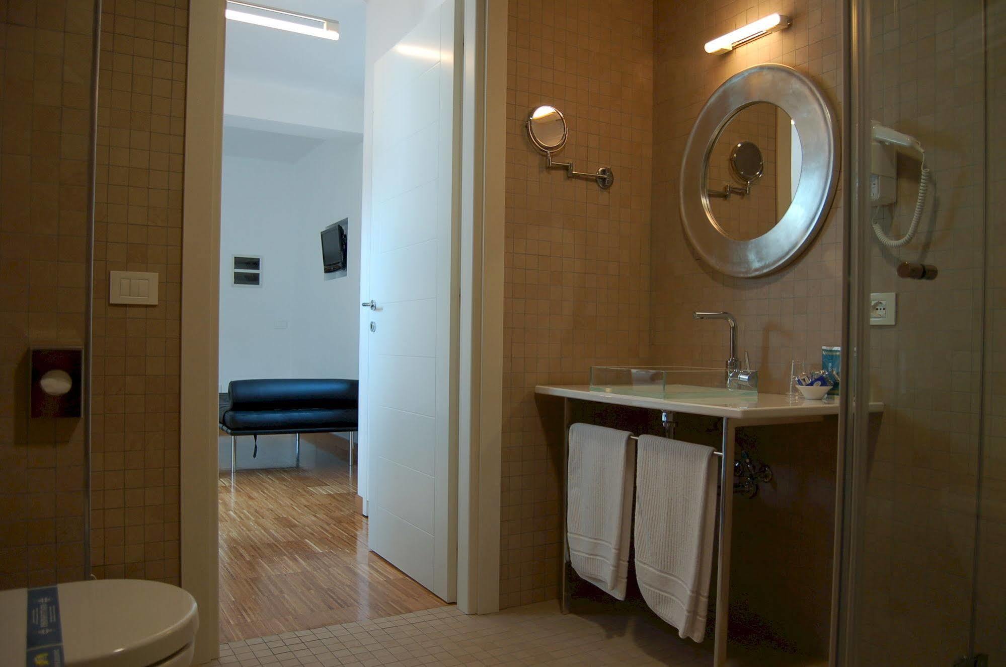 Hotel Del Conte Фонди Экстерьер фото