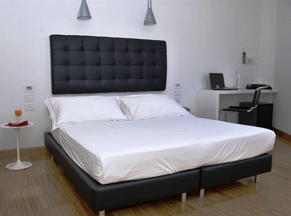 Hotel Del Conte Фонди Экстерьер фото