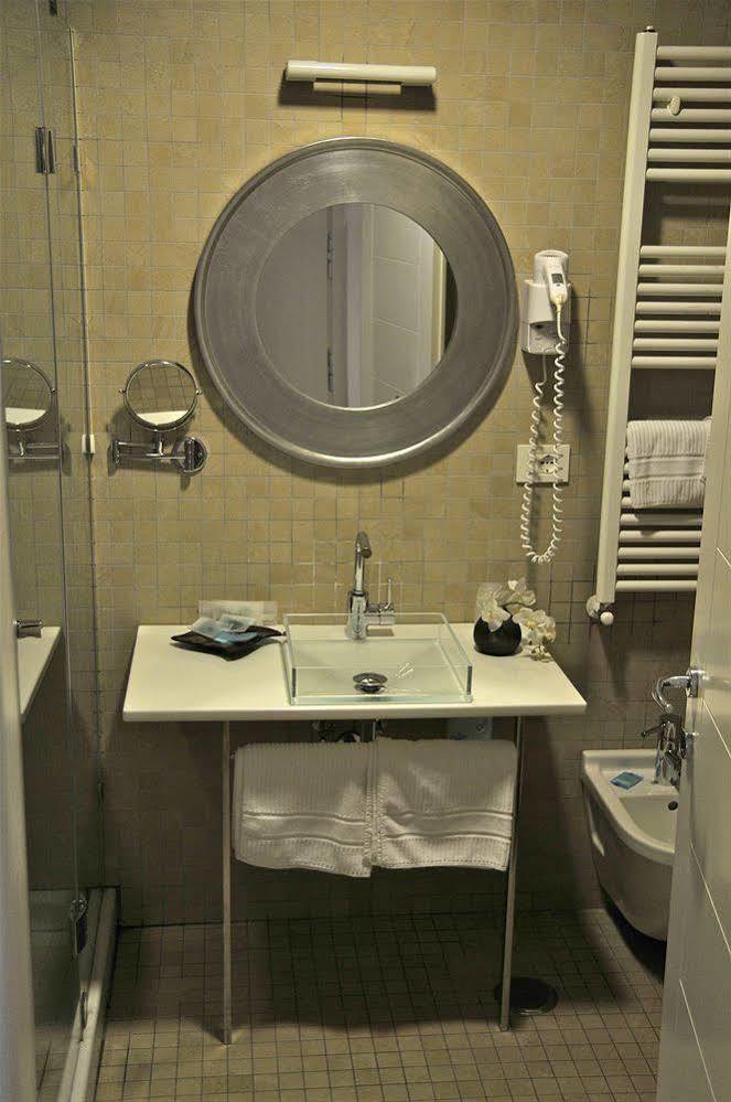 Hotel Del Conte Фонди Экстерьер фото