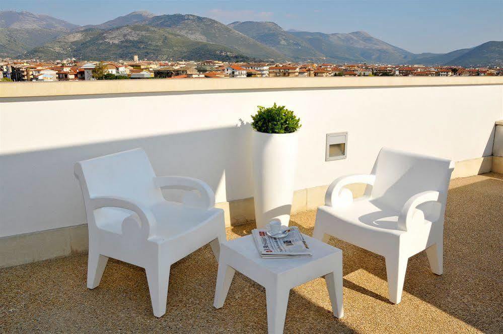 Hotel Del Conte Фонди Экстерьер фото