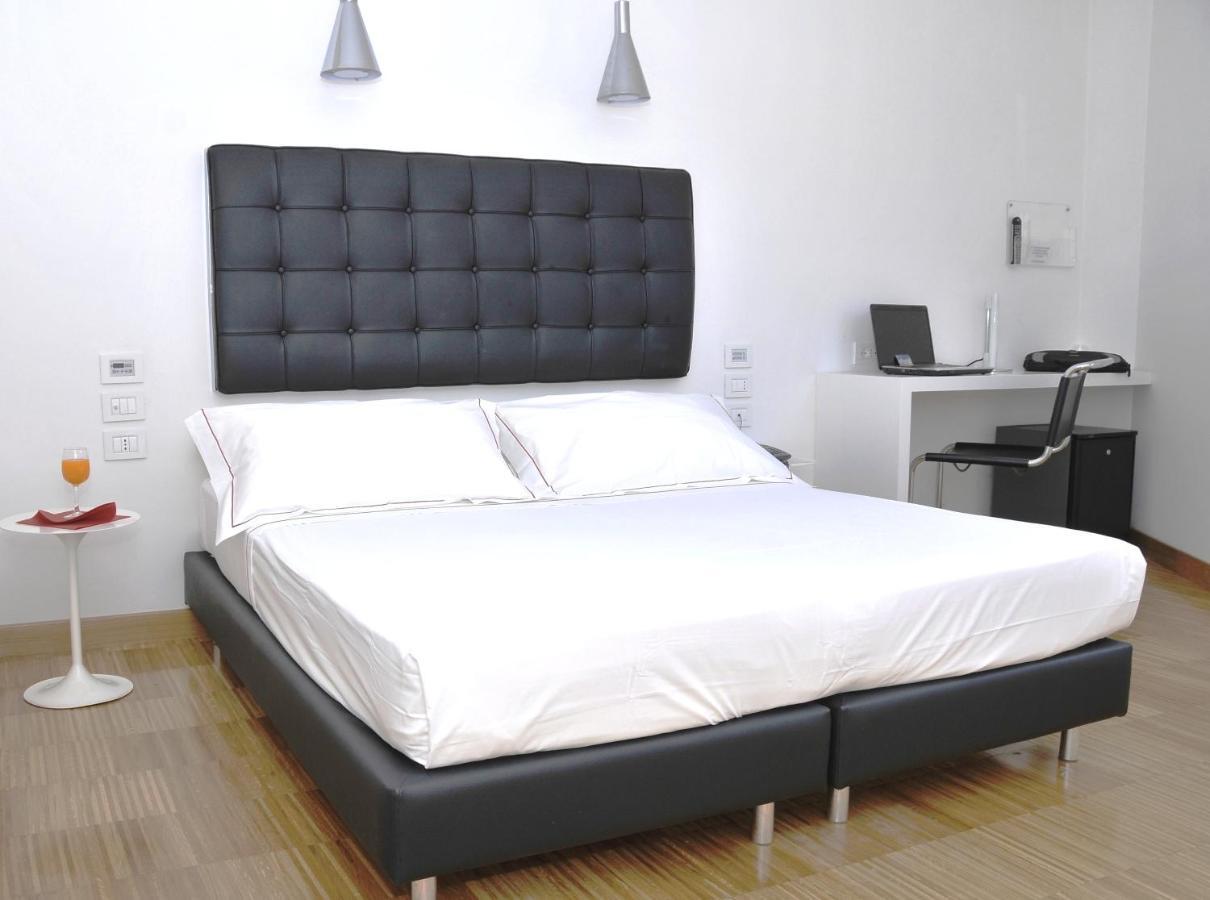 Hotel Del Conte Фонди Номер фото