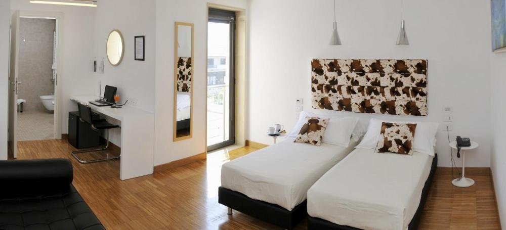 Hotel Del Conte Фонди Экстерьер фото